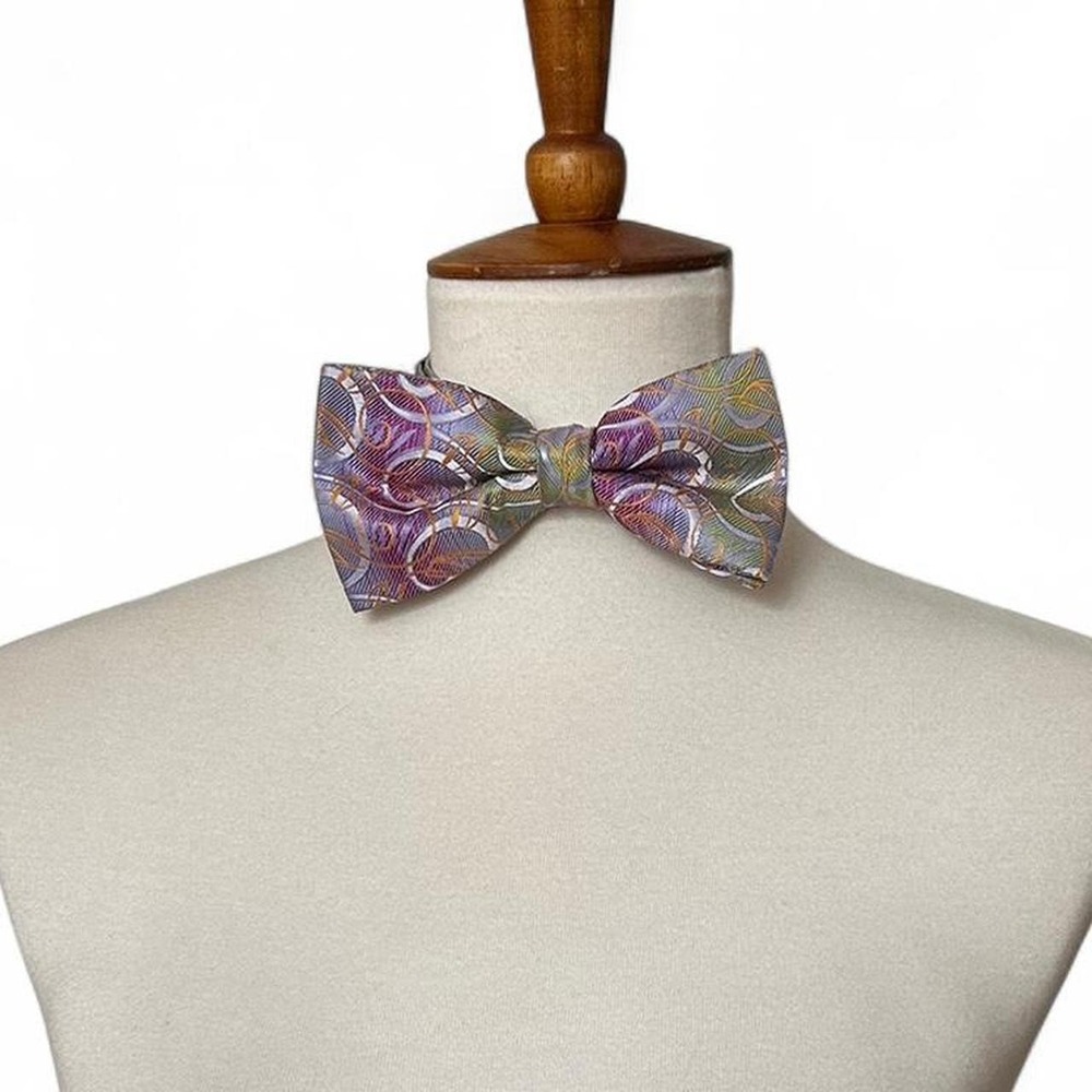 Vibrant vintage unisex bowtie